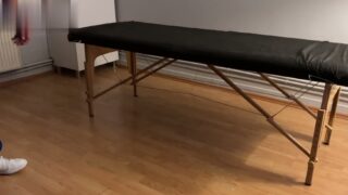Hotwife Ada Masaj Yaparken Sikiliyor Türk Porno