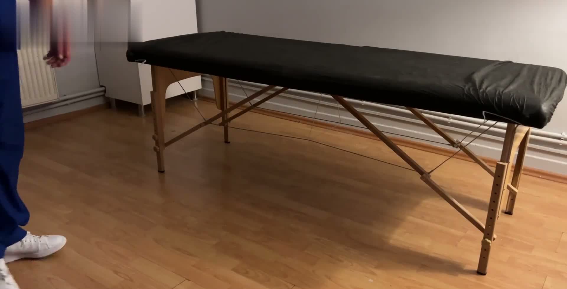 Hotwife Ada Masaj Yaparken Sikiliyor Türk Porno